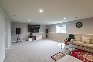 508 Forest View Dr, Holmen, WI 54636 - Photo 9
