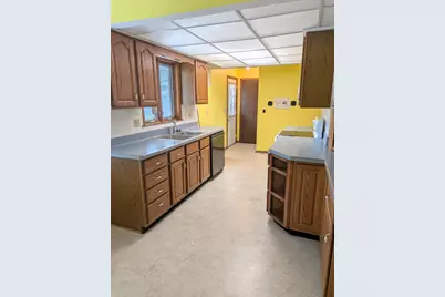 W148N8147  University Dr, Menomonee Falls, WI 53051 - Photo 9