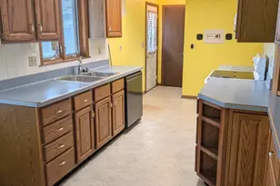 W148N8147 University Dr, Menomonee Falls, WI 53051 - Photo 9