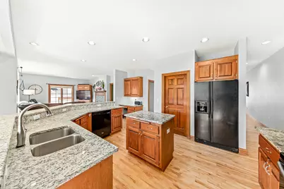 N29W26152  Coachman Dr, Pewaukee, WI 53072 - Photo 25