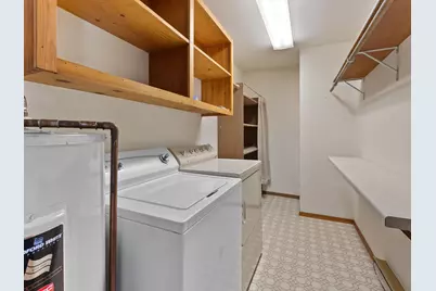 910 E Cedar Ave #403, Manitowoc, WI 54220 - Photo 9