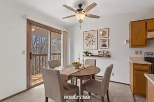 910 E Cedar Ave, Manitowoc, WI 54220 - Photo 5
