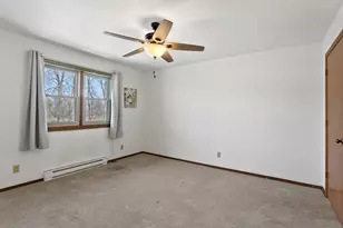 910 E Cedar Ave, Manitowoc, WI 54220 - Photo 11