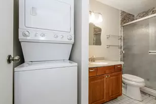 1660 N Prospect Ave, Milwaukee, WI 53202 - Photo 21