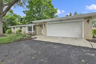 3285 Wetzel Ln, Brookfield, WI 53005 - Photo 3