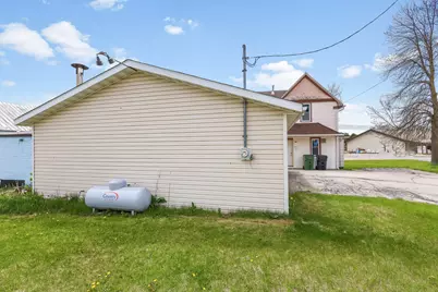 211 E Main St, Mishicot, WI 54228 - Photo 37