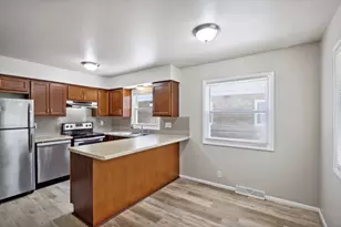 6437 Powell Pl, Wauwatosa, WI 53213 - Photo 3