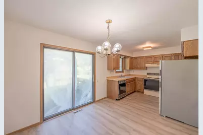 8105 S Legend Dr #D, Franklin, WI 53132 - Photo 7
