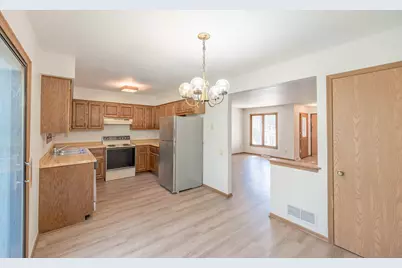 8105 S Legend Dr #D, Franklin, WI 53132 - Photo 9
