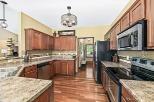 6305 Cedarhedge Dr, Racine, WI 53406 - Photo 27