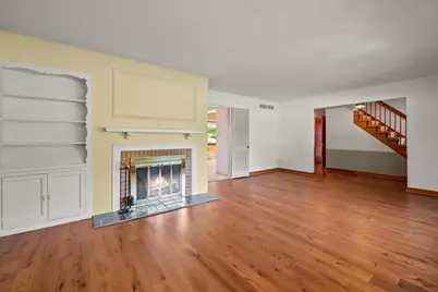 N87W15765  Belleview Blvd, Menomonee Falls, WI 53051 - Photo 5