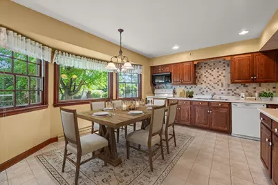 N87W15765  Belleview Blvd, Menomonee Falls, WI 53051 - Photo 7