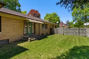 1127 Lincoln Blvd, Manitowoc, WI 54220 - Photo 11