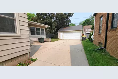 2626 N 73rd St, Wauwatosa, WI 53213 - Photo 13