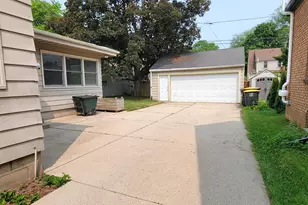 2626 N 73rd St, Wauwatosa, WI 53213 - Photo 13