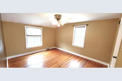 2626 N 73rd St, Wauwatosa, WI 53213 - Photo 9