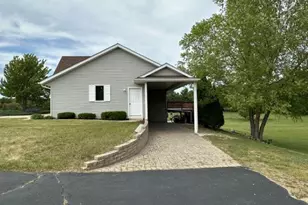 8651 Fieldstone Ct, Burlington, WI 53105 - Photo 5
