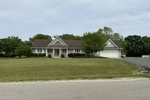 8651 Fieldstone Ct, Burlington, WI 53105 - Photo 3