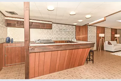 3220 W Howard Ave, Greenfield, WI 53221 - Photo 17