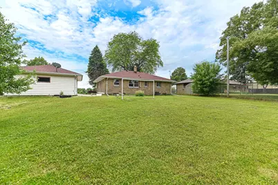 3220 W Howard Ave, Greenfield, WI 53221 - Photo 21