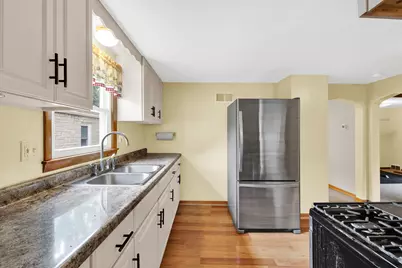 802 S 90th St, West Allis, WI 53214 - Photo 13