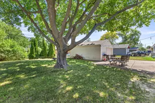 9500 W Elmore Ave, Milwaukee, WI 53222 - Photo 35