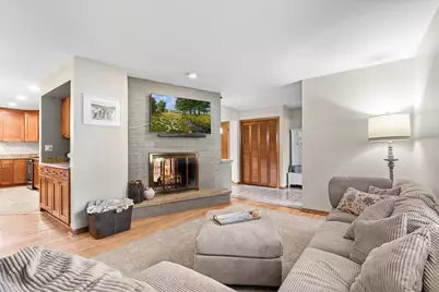 W225N247  Lexington Dr, Pewaukee, WI 53186 - Photo 9