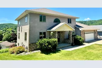 203  Eagle Bluff Rd, La Crescent, MN 55947 - Photo 1
