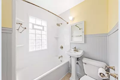 6820 W Hayes Ave, West Allis, WI 53219 - Photo 15