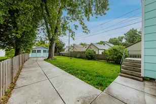6820 W Hayes Ave, West Allis, WI 53219 - Photo 19