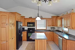 1524 E Monroe Ave, Hartford, WI 53027 - Photo 13