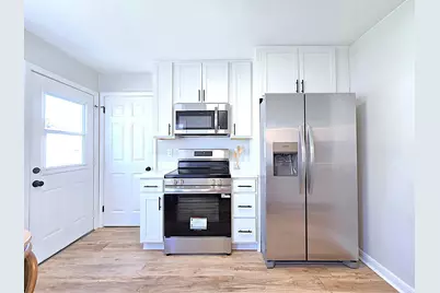 2471 S 74th St, West Allis, WI 53219 - Photo 9