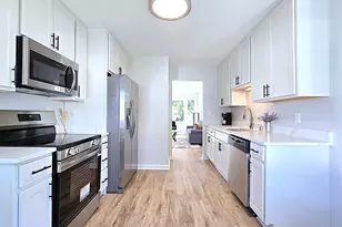 2471 S 74th St, West Allis, WI 53219 - Photo 7