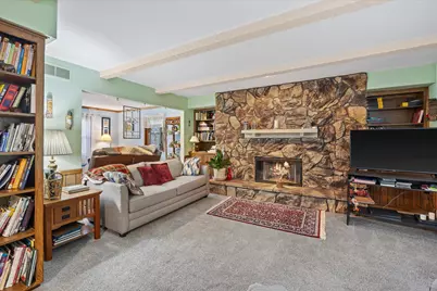 3145 S Manor Ct, New Berlin, WI 53151 - Photo 5