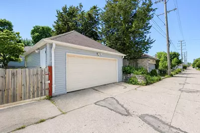 3228 S 51st St, Milwaukee, WI 53219 - Photo 25