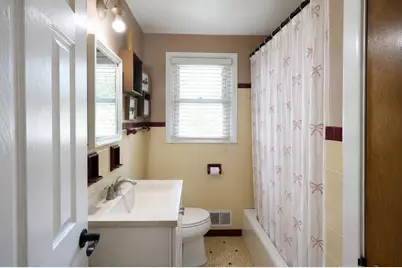 3228 S 51st St, Milwaukee, WI 53219 - Photo 13