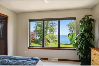 2727  Highland Ter, Sheboygan, WI 53083 - Photo 19