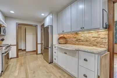 1895  Village Green Ct, Elm Grove, WI 53122 - Photo 15