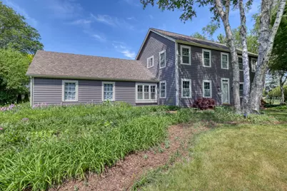 1895  Village Green Ct, Elm Grove, WI 53122 - Photo 3