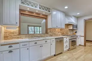 1895 Village Green Ct, Elm Grove, WI 53122 - Photo 13