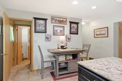 870  Dona Vista Dr, Brookfield, WI 53186 - Photo 9