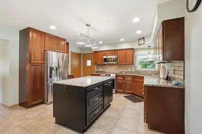 870  Dona Vista Dr, Brookfield, WI 53186 - Photo 5