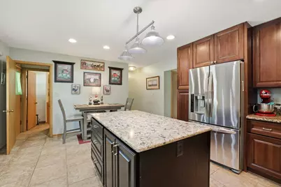 870  Dona Vista Dr, Brookfield, WI 53186 - Photo 7