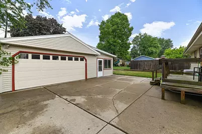 1332  Lakeview Ave, South Milwaukee, WI 53172 - Photo 31