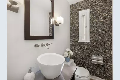 6336 N Berkeley Blvd, Whitefish Bay, WI 53217 - Photo 17