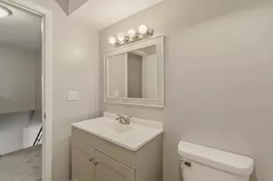 10501 W Silver Spring Dr, Milwaukee, WI 53225 - Photo 21