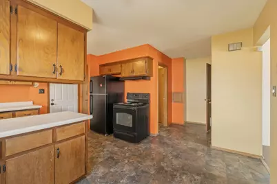 10501 W Silver Spring Dr, Milwaukee, WI 53225 - Photo 25