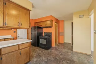 10501 W Silver Spring Dr, Milwaukee, WI 53225 - Photo 25