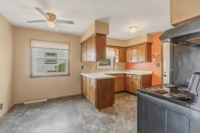 10501 W Silver Spring Dr, Milwaukee, WI 53225 - Photo 43