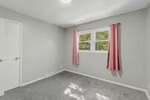 10501 W Silver Spring Dr, Milwaukee, WI 53225 - Photo 15
